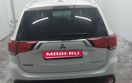 Mitsubishi Outlander III рестайлинг 3, 2018 год, 1 650 000 рублей, 5 фотография