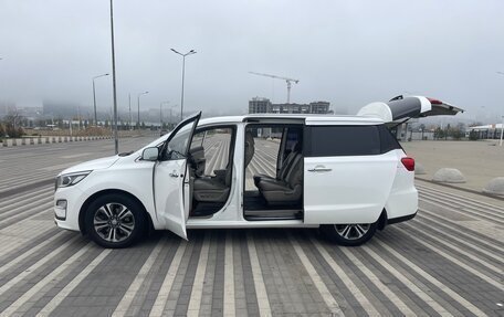 KIA Carnival III, 2019 год, 2 900 000 рублей, 10 фотография