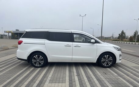 KIA Carnival III, 2019 год, 2 900 000 рублей, 8 фотография