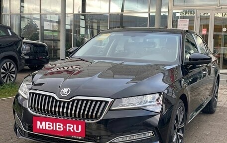 Skoda Superb III рестайлинг, 2025 год, 3 200 000 рублей, 2 фотография