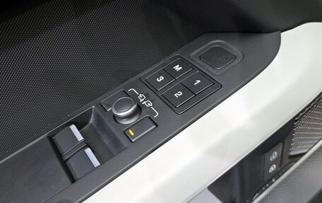 Land Rover Defender II, 2021 год, 4 812 000 рублей, 15 фотография