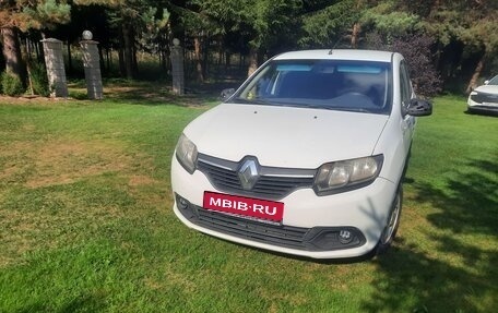 Renault Logan II, 2017 год, 550 000 рублей, 1 фотография