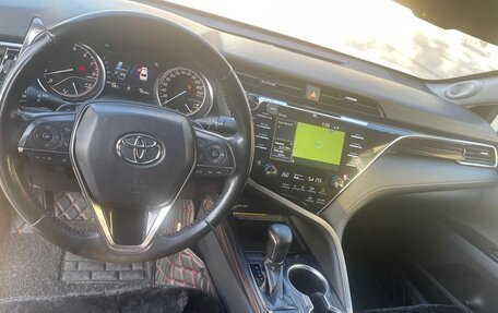 Toyota Camry, 2018 год, 2 550 000 рублей, 3 фотография