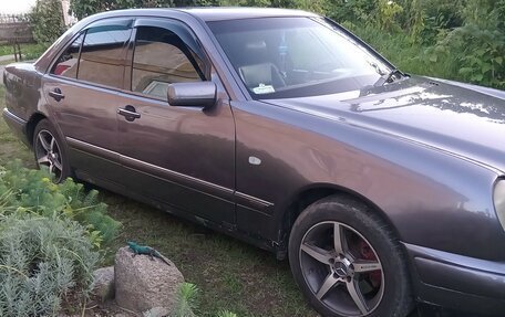 Mercedes-Benz E-Класс, 1997 год, 529 000 рублей, 6 фотография