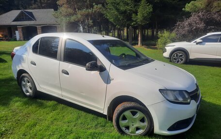 Renault Logan II, 2017 год, 550 000 рублей, 2 фотография