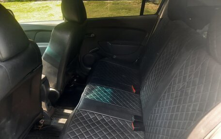 Renault Logan II, 2017 год, 550 000 рублей, 6 фотография