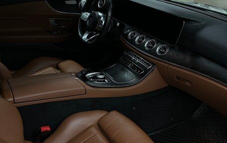 Mercedes-Benz E-Класс, 2019 год, 3 950 000 рублей, 6 фотография