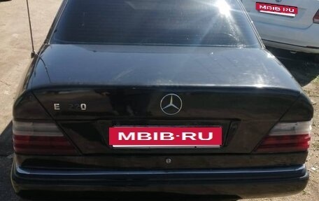 Mercedes-Benz E-Класс, 1994 год, 370 000 рублей, 2 фотография