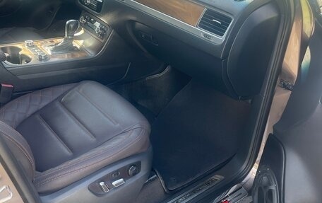 Volkswagen Touareg III, 2010 год, 1 750 000 рублей, 26 фотография