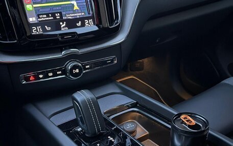 Volvo XC60 II, 2019 год, 3 600 000 рублей, 3 фотография