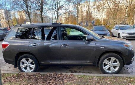 Toyota Highlander III, 2013 год, 1 650 000 рублей, 7 фотография