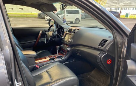 Toyota Highlander III, 2013 год, 1 650 000 рублей, 20 фотография