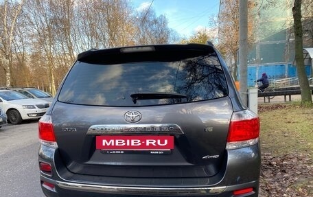 Toyota Highlander III, 2013 год, 1 650 000 рублей, 10 фотография