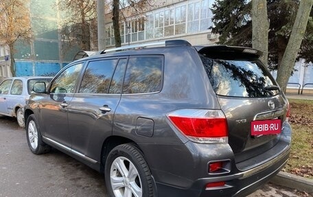 Toyota Highlander III, 2013 год, 1 650 000 рублей, 9 фотография