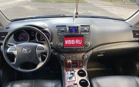 Toyota Highlander III, 2013 год, 1 650 000 рублей, 17 фотография