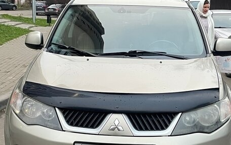 Mitsubishi Outlander III рестайлинг 3, 2008 год, 800 000 рублей, 2 фотография