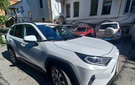 Toyota RAV4, 2021 год, 3 450 000 рублей, 12 фотография