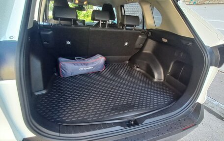 Toyota RAV4, 2021 год, 3 450 000 рублей, 8 фотография