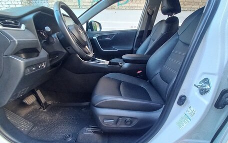 Toyota RAV4, 2021 год, 3 450 000 рублей, 6 фотография