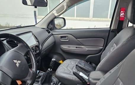 Mitsubishi L200 IV рестайлинг, 2015 год, 2 100 000 рублей, 10 фотография