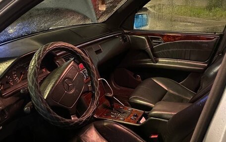 Mercedes-Benz E-Класс, 1997 год, 195 000 рублей, 6 фотография