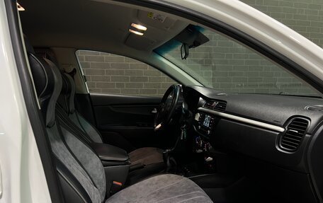 KIA Rio IV, 2018 год, 1 100 000 рублей, 10 фотография