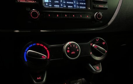 KIA Rio IV, 2018 год, 1 100 000 рублей, 13 фотография