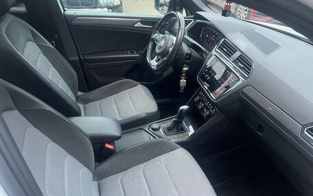 Volkswagen Tiguan II, 2020 год, 2 850 000 рублей, 21 фотография