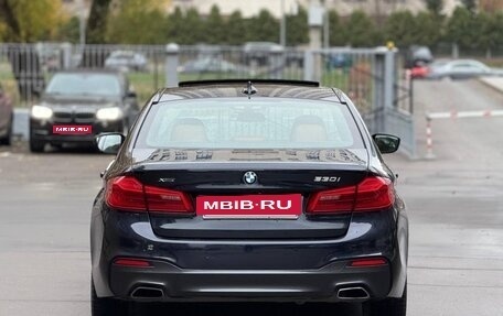 BMW 5 серия, 2019 год, 2 900 000 рублей, 24 фотография