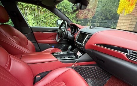 Maserati Levante I, 2017 год, 4 800 000 рублей, 4 фотография