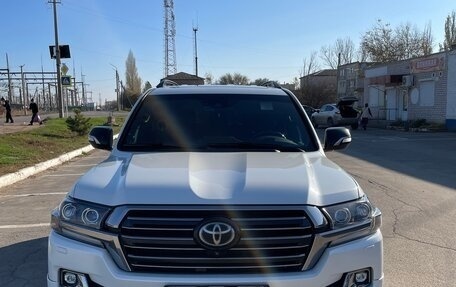Toyota Land Cruiser 200, 2017 год, 7 600 000 рублей, 3 фотография