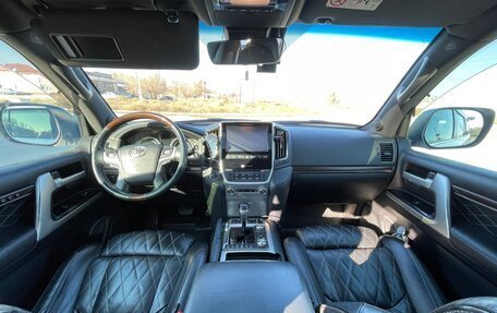 Toyota Land Cruiser 200, 2017 год, 7 600 000 рублей, 7 фотография