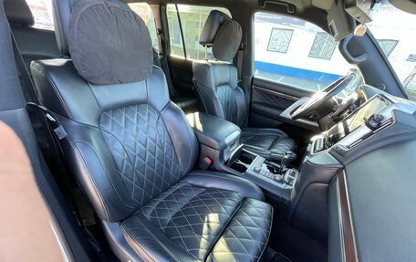 Toyota Land Cruiser 200, 2017 год, 7 600 000 рублей, 9 фотография