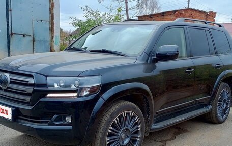 Toyota Land Cruiser 200, 2018 год, 10 000 000 рублей, 2 фотография