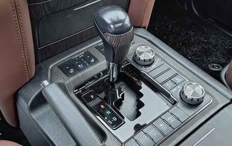 Toyota Land Cruiser 200, 2018 год, 10 000 000 рублей, 14 фотография