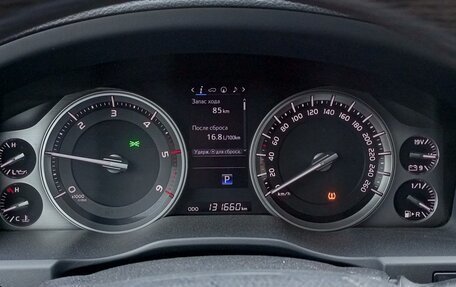 Toyota Land Cruiser 200, 2018 год, 10 000 000 рублей, 17 фотография