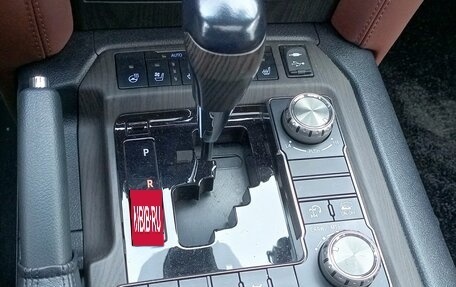 Toyota Land Cruiser 200, 2018 год, 10 000 000 рублей, 18 фотография