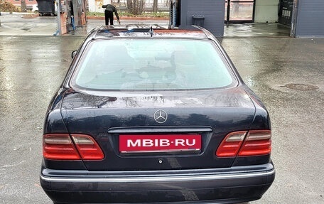 Mercedes-Benz E-Класс, 2000 год, 399 000 рублей, 3 фотография