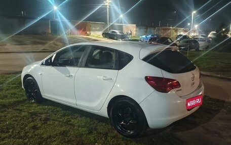 Opel Astra J, 2011 год, 800 000 рублей, 2 фотография