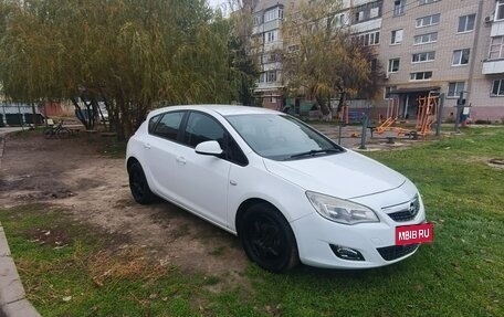 Opel Astra J, 2011 год, 800 000 рублей, 4 фотография
