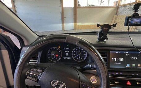 Hyundai Elantra VI рестайлинг, 2019 год, 1 750 000 рублей, 6 фотография