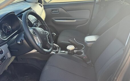 Mitsubishi L200 IV рестайлинг, 2017 год, 2 490 000 рублей, 7 фотография