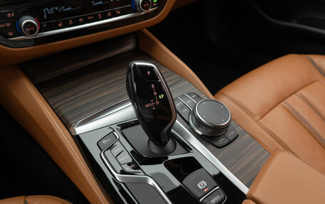 BMW 5 серия, 2019 год, 3 640 000 рублей, 18 фотография