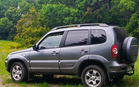 Chevrolet Niva I рестайлинг, 2010 год, 450 000 рублей, 3 фотография