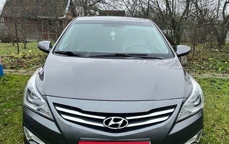 Hyundai Solaris II рестайлинг, 2015 год, 840 000 рублей, 1 фотография