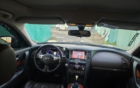 Infiniti QX70, 2013 год, 1 880 000 рублей, 8 фотография