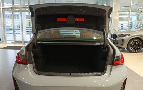 BMW 3 серия, 2025 год, 5 900 000 рублей, 10 фотография