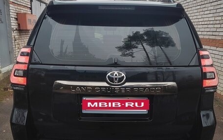 Toyota Land Cruiser Prado 150 рестайлинг 2, 2021 год, 7 500 000 рублей, 3 фотография