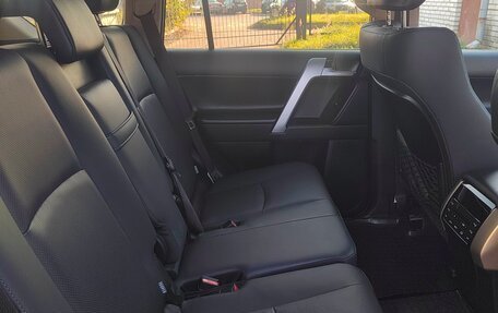 Toyota Land Cruiser Prado 150 рестайлинг 2, 2021 год, 7 500 000 рублей, 13 фотография