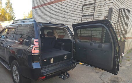 Toyota Land Cruiser Prado 150 рестайлинг 2, 2021 год, 7 500 000 рублей, 8 фотография